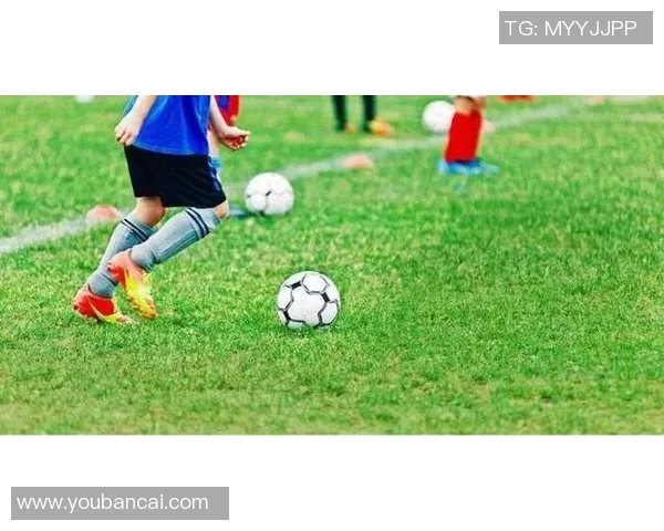 足球宝贝与球星亲密接触的背后故事揭示了哪些不为人知的秘密